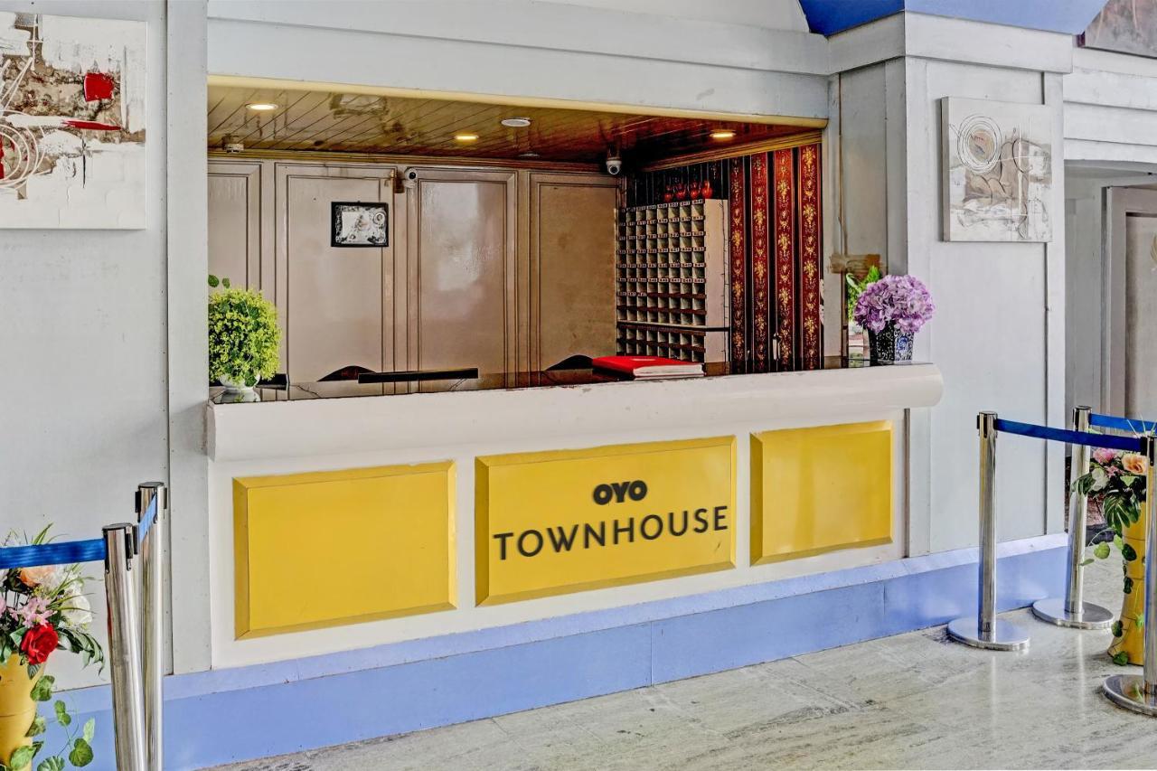 Townhouse 809 Royal Palms Hotel - Rose Collection Mumbai Exteriör bild